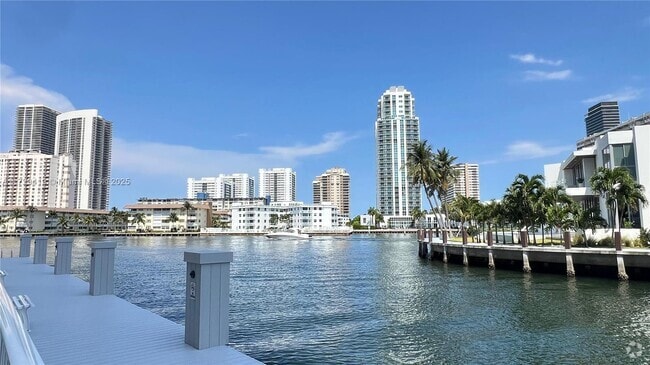 Building Photo - 137 Golden Isles Dr Unit 711 Rental