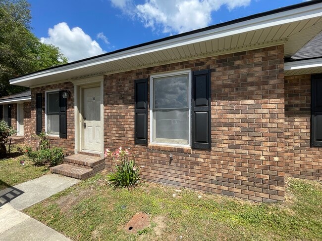 Building Photo - 100 Lanier Dr Unit 10