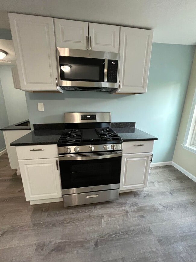 Building Photo - Gorgeous Studio Apartment in Quiet Pittsfi... Unit #5