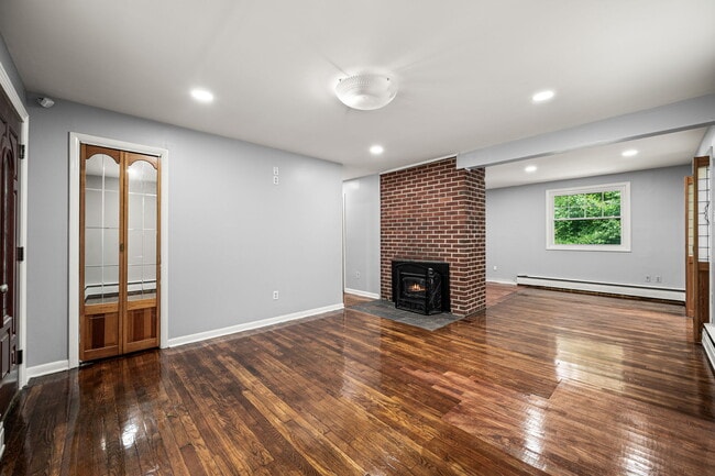 25 E Pennsbury Way