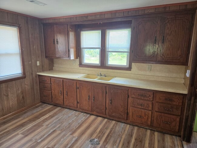 Photo - 24014 Farm Road 2012