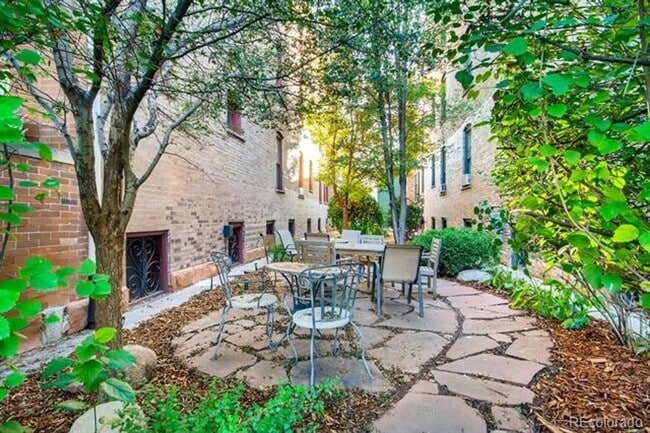 Building Photo - Uptown Capitol Hill - Secure Historic Building with Modern Updates! Unit D