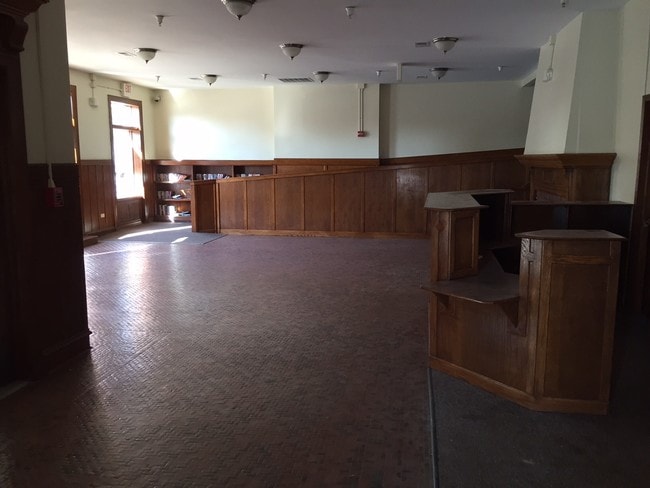 Photo - 200 N County St