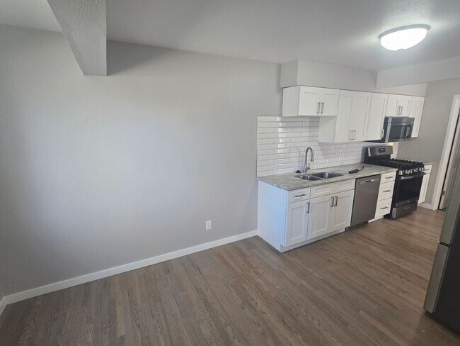 Photo - 3-bedroom, 2.5 bathroom home across the street from Twin Lakes