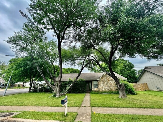 Photo - 6101 Woodhue Dr House