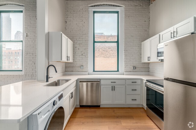 A12 - 1BR, 1BA - 732SF - Kitchen