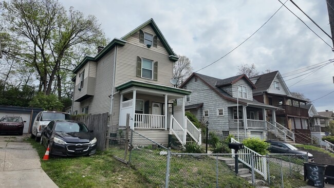 Photo - 3034 Glenway Ave Unidad 2