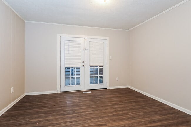 Photo - 235 Hurst Point