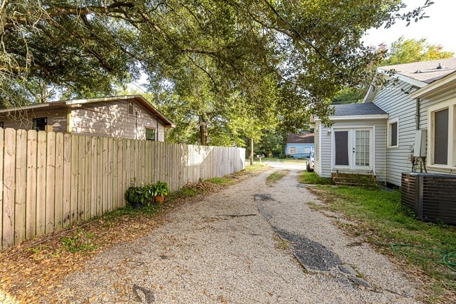905 Sarrazin Ave Unit C