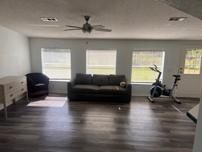 Photo - 9907 FL-78 House