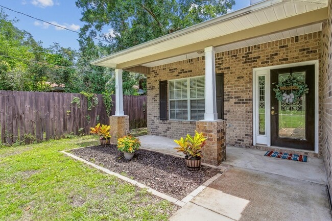 Photo - Four Bedroom with Outdoor Kitchen in Shalimar