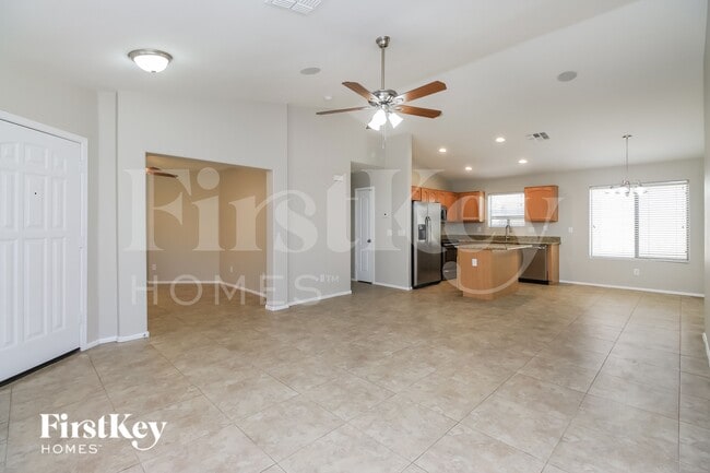 4186 E Aragonite Ln