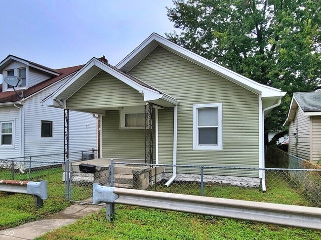 Photo - 2462 Main St
