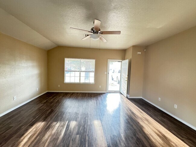 Photo - 3406 Toledo Dr Unit Apt B