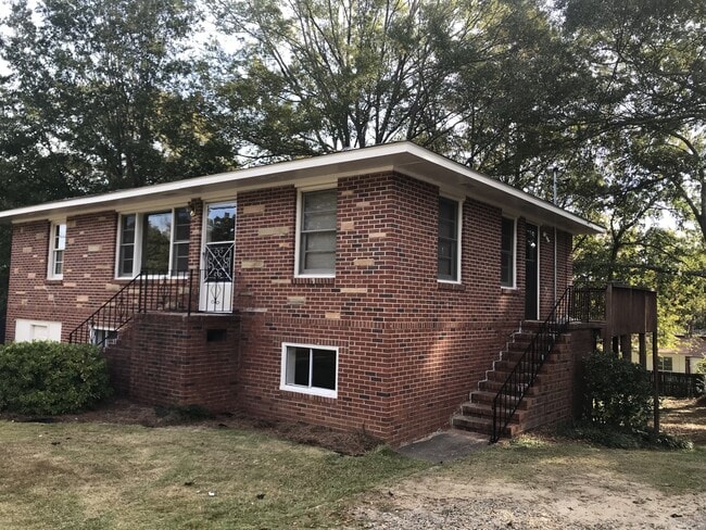 **ON HOLD**Nice 4 Bedroom / 1 Bathroom Hom... - **ON HOLD**Nice 4 Bedroom / 1 Bathroom Hom... House