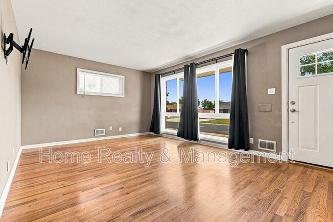 Photo - 10807 Larry Dr