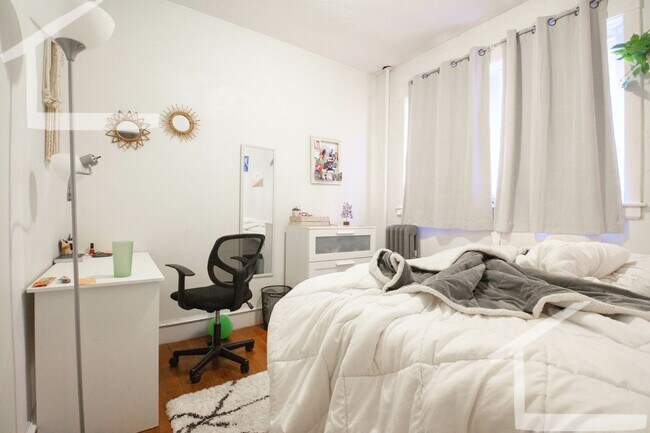 Photo - Perfect location! 3-bed, 1-bath Apartment near BU. Heat/Hot Water Included.