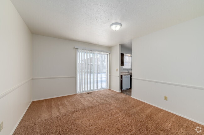 3 habitaciones, 1,5 baños, 120 metros cuadrados, comedor - Cambridge Court Townhomes