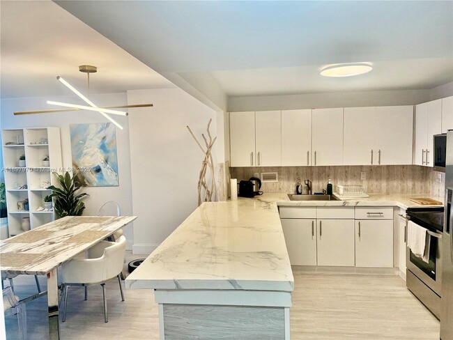 Photo - 2301 Collins Ave Unit 619