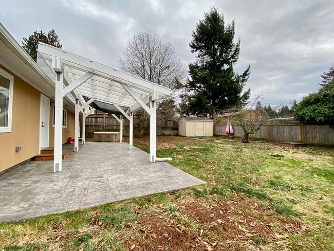 Photo - Practical Renton rambler with large yard