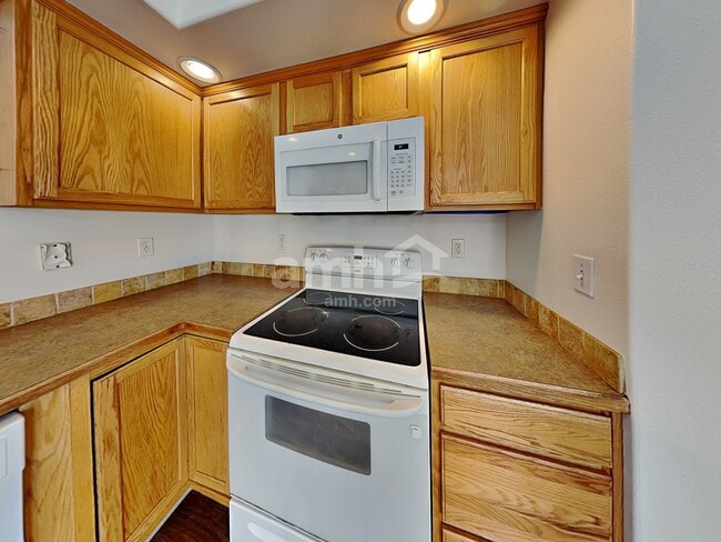 Photo - 3261 N Maplestone Ave