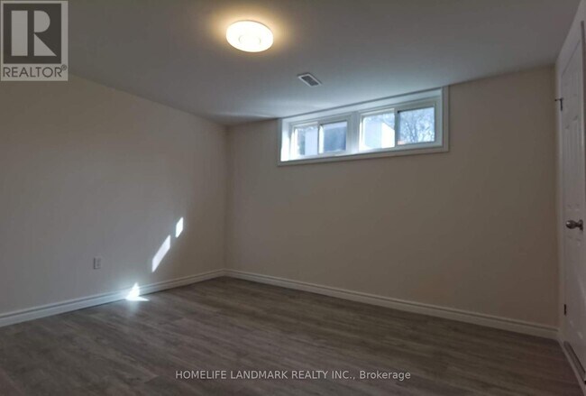 Photo - 1052 Elgin St