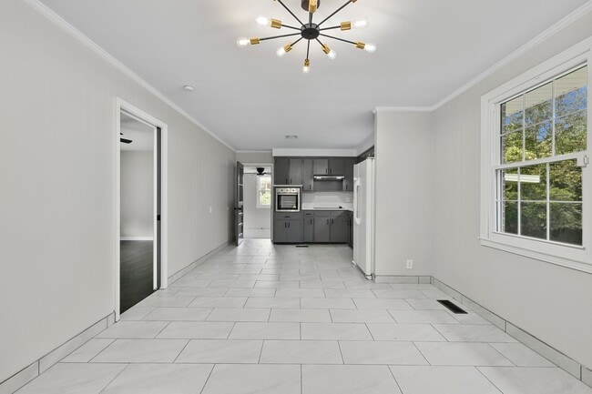 Photo - 3 Bedroom 2 Bath Home For Rent Near Downtown!