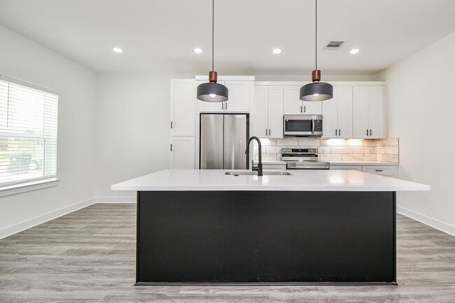 Photo - 9734 Pelsey St