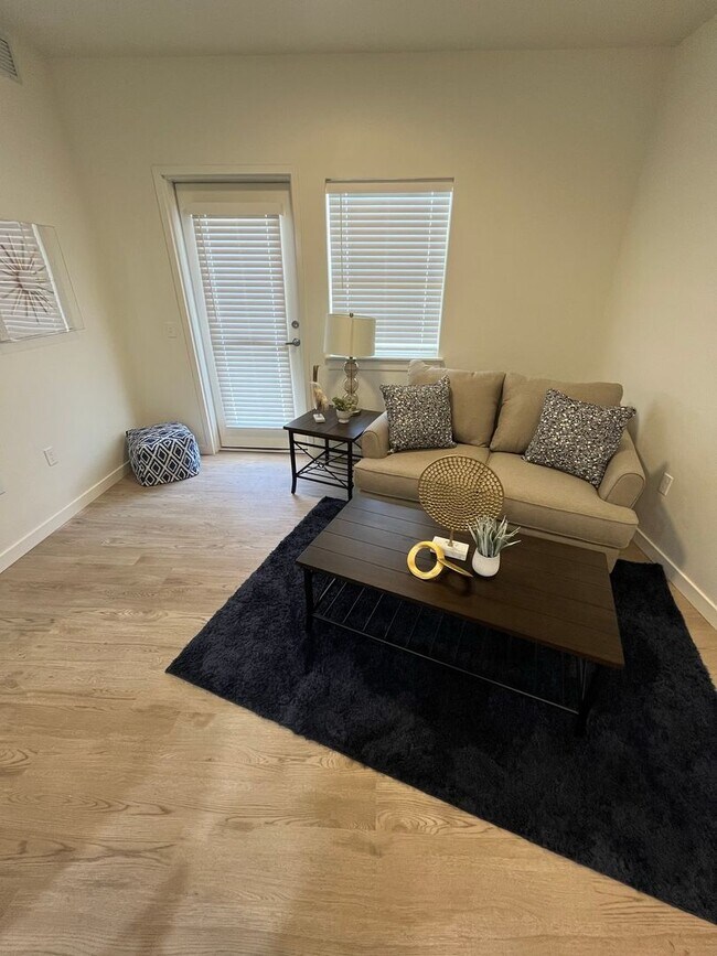 4715 Lexington sky lane Unit 208