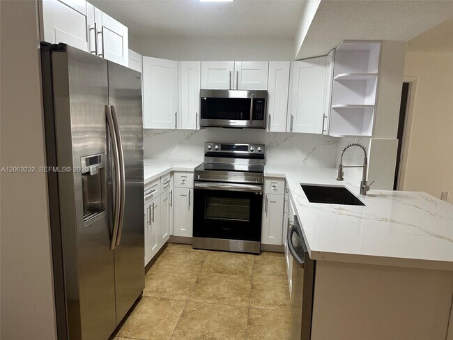 Photo - 9491 Palm Cir S Unit 203