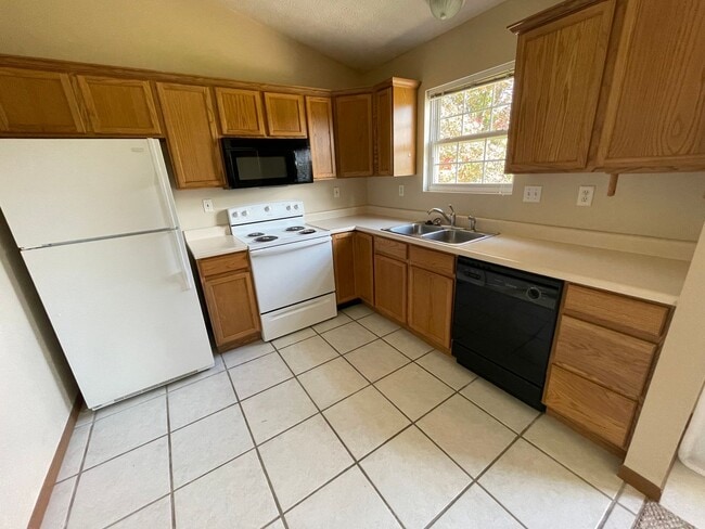 Photo - 2 Bedroom, 2 Bath Duplex In Lindberg Village