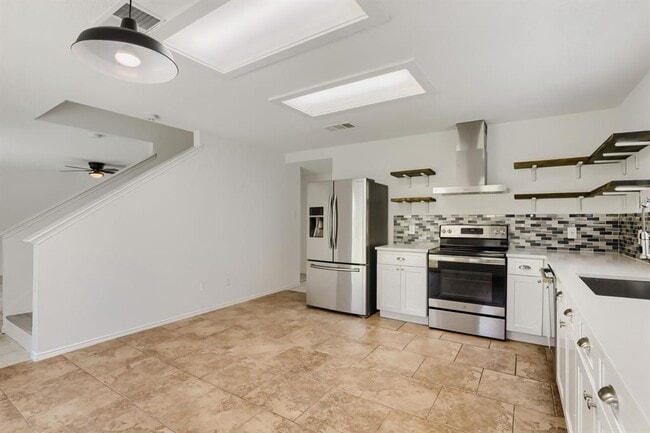 Photo - 512 Woodford Dr