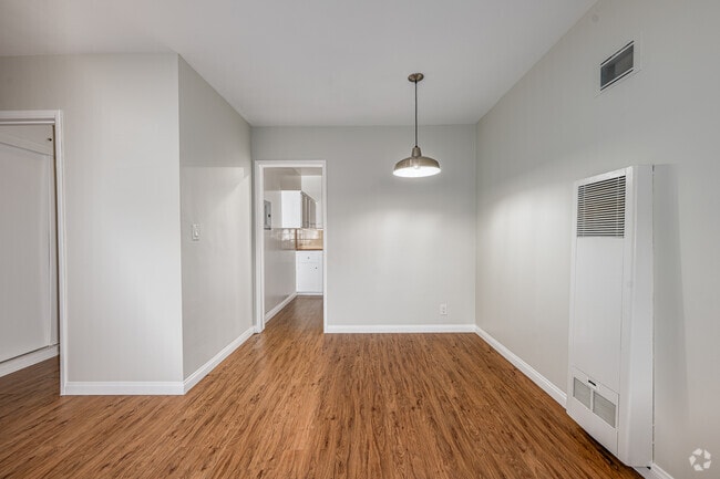 Studio - 450SF - Dining Room - 255 S Madison Ave