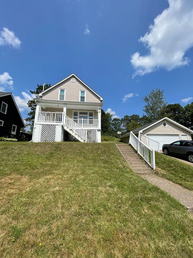 Photo - AVAILABLE JULY- 3 Bedroom, 1.5 Bath Home!