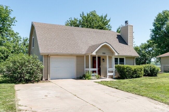 Building Photo - Blending Relaxation & Sophistication Creat...