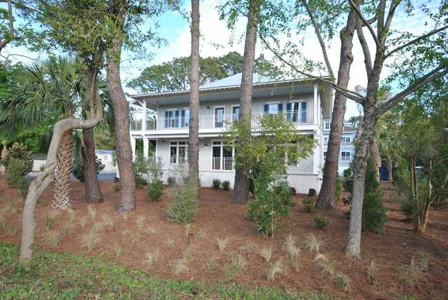 Building Photo - 3 Burkes Beach Rd
