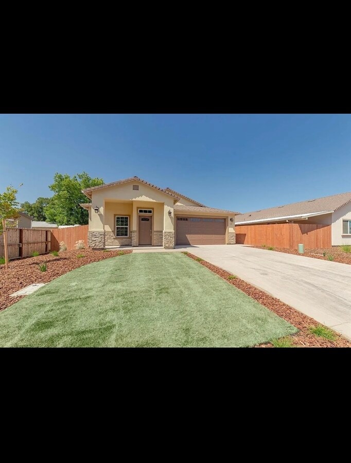 Photo - 955 Irem Way