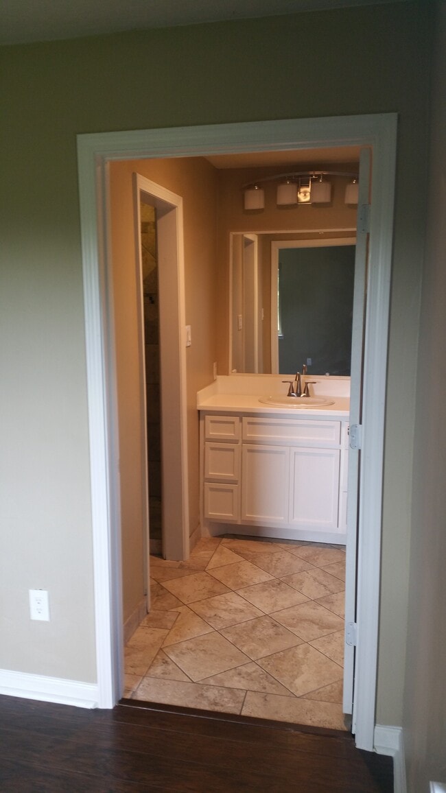 Separate vanity in Master Bath - 4308 Turtle Creek Dr