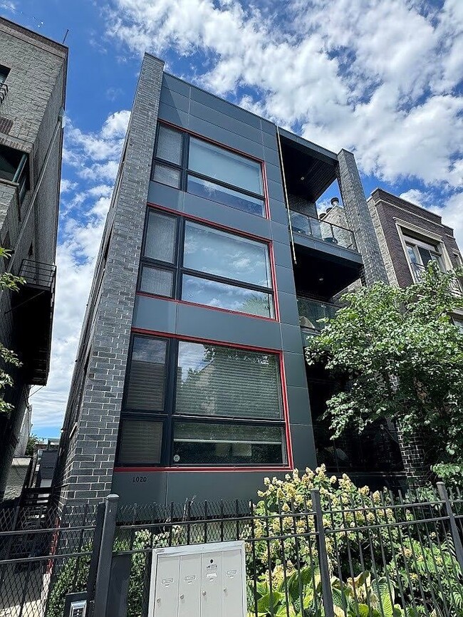 Building Photo - 1020 N Marshfield Ave Rental