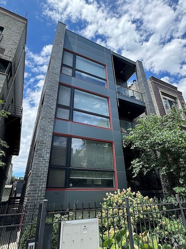 Building Photo - 1020 N Marshfield Ave Rental