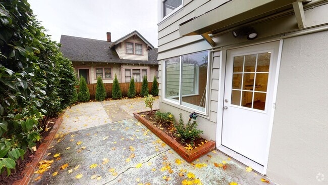 Building Photo - jaz6842 Unit B Rental
