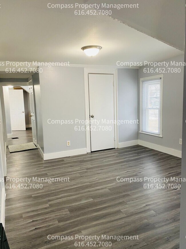 Photo - 728 Baxter St SE Unidad 2