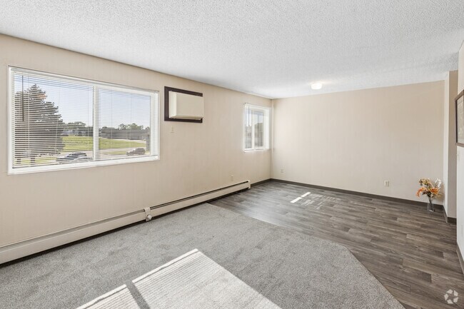 2BR, 1BA - 825SF - Living Room - Centre Square Apartments