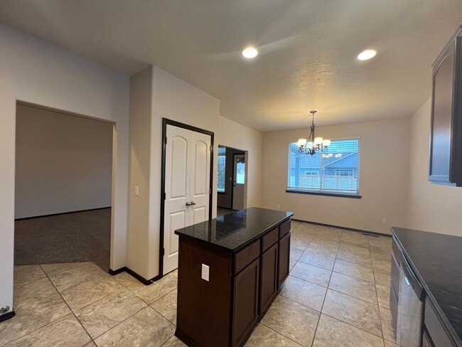 Photo - Move in special $400 off first months rent!