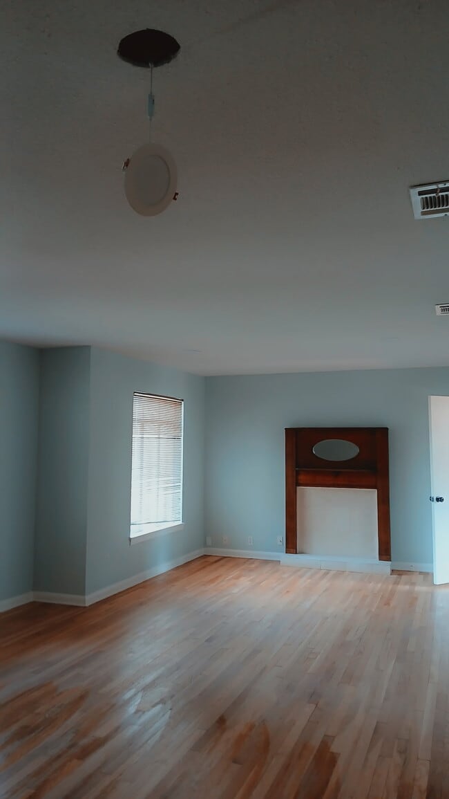 Photo - 115 Coyle Pl