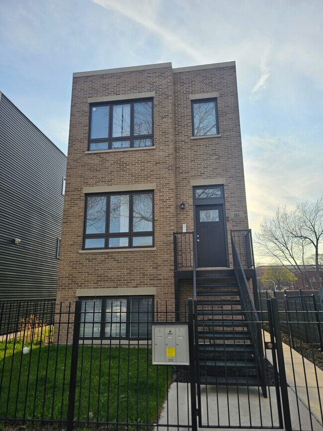 Building Photo - 184 N Lamon Ave Unit #2 Rental