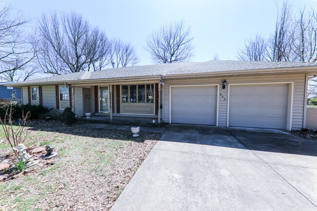 Building Photo - 642 W Sylvania St