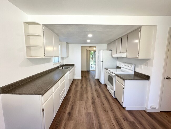 Building Photo - McMullen Unit 7521 Rental