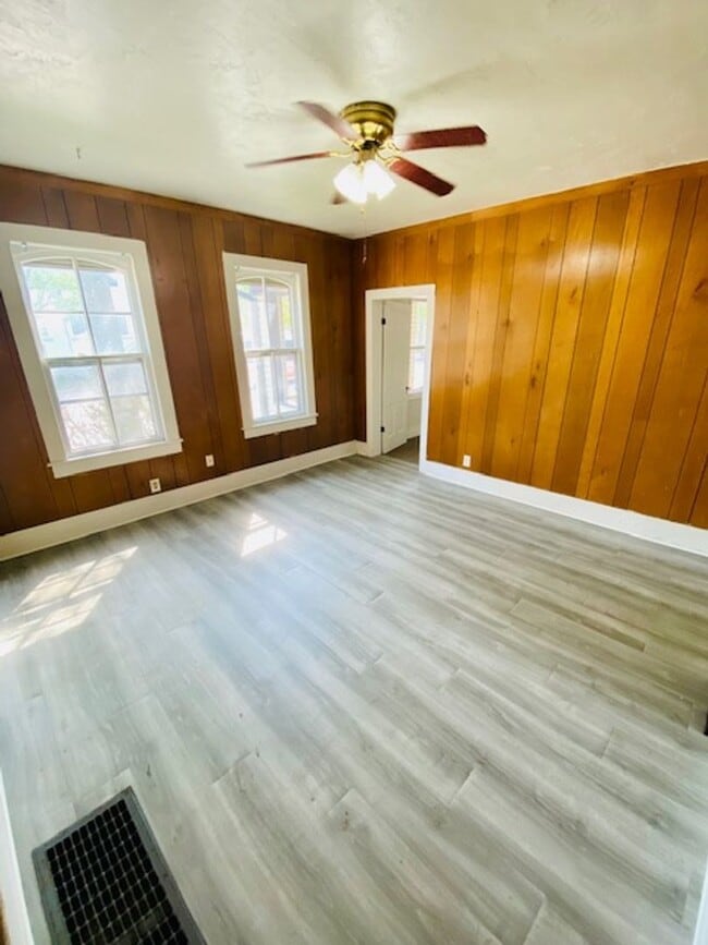 Photo - 1237 E Walnut St Unit B