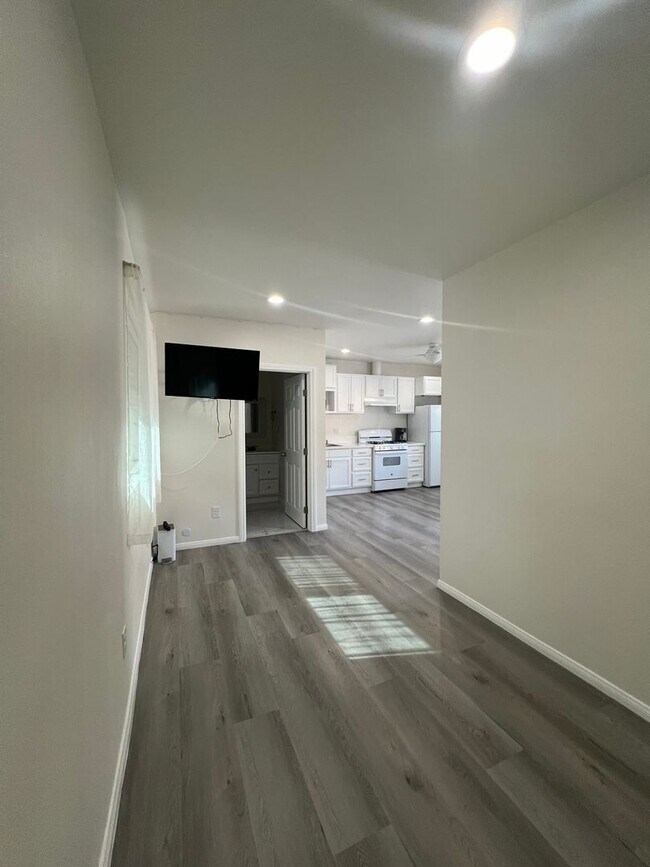 Studio ADU apartment in the center of Simi... House Rental in Simi